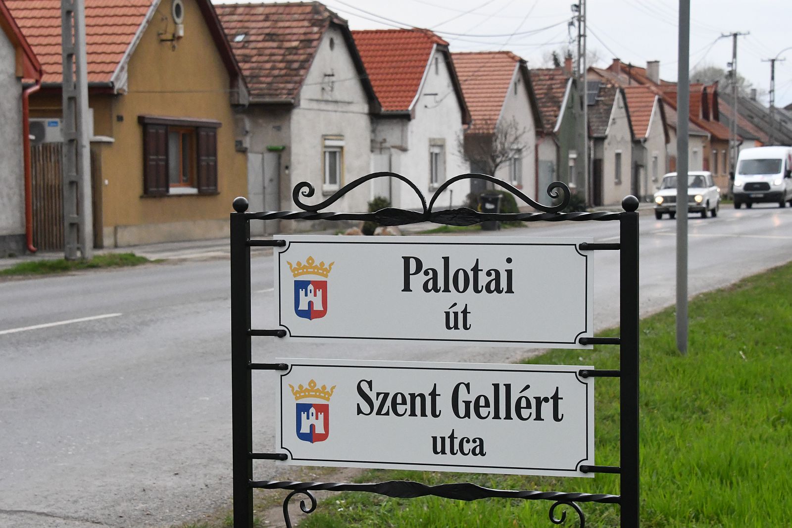 Feketehegy-Szárazrét után a Szedreskerten is kihelyezték az új utcajelző táblákat